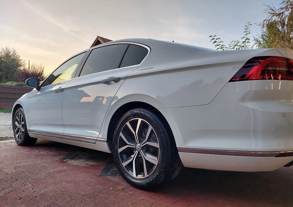 Volkswagen Passat cena 82999 przebieg: 125000, rok produkcji 2016 z Leszno małe 154